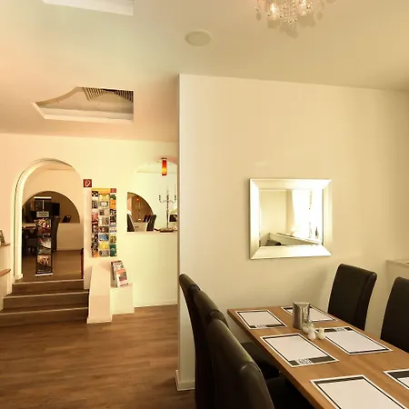 Buergerhof فندق