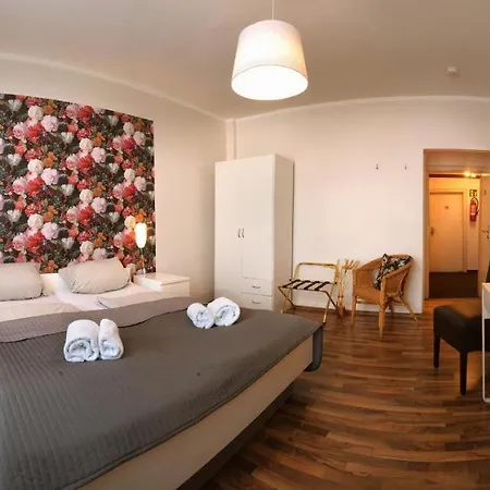 Buergerhof Hotell 3*